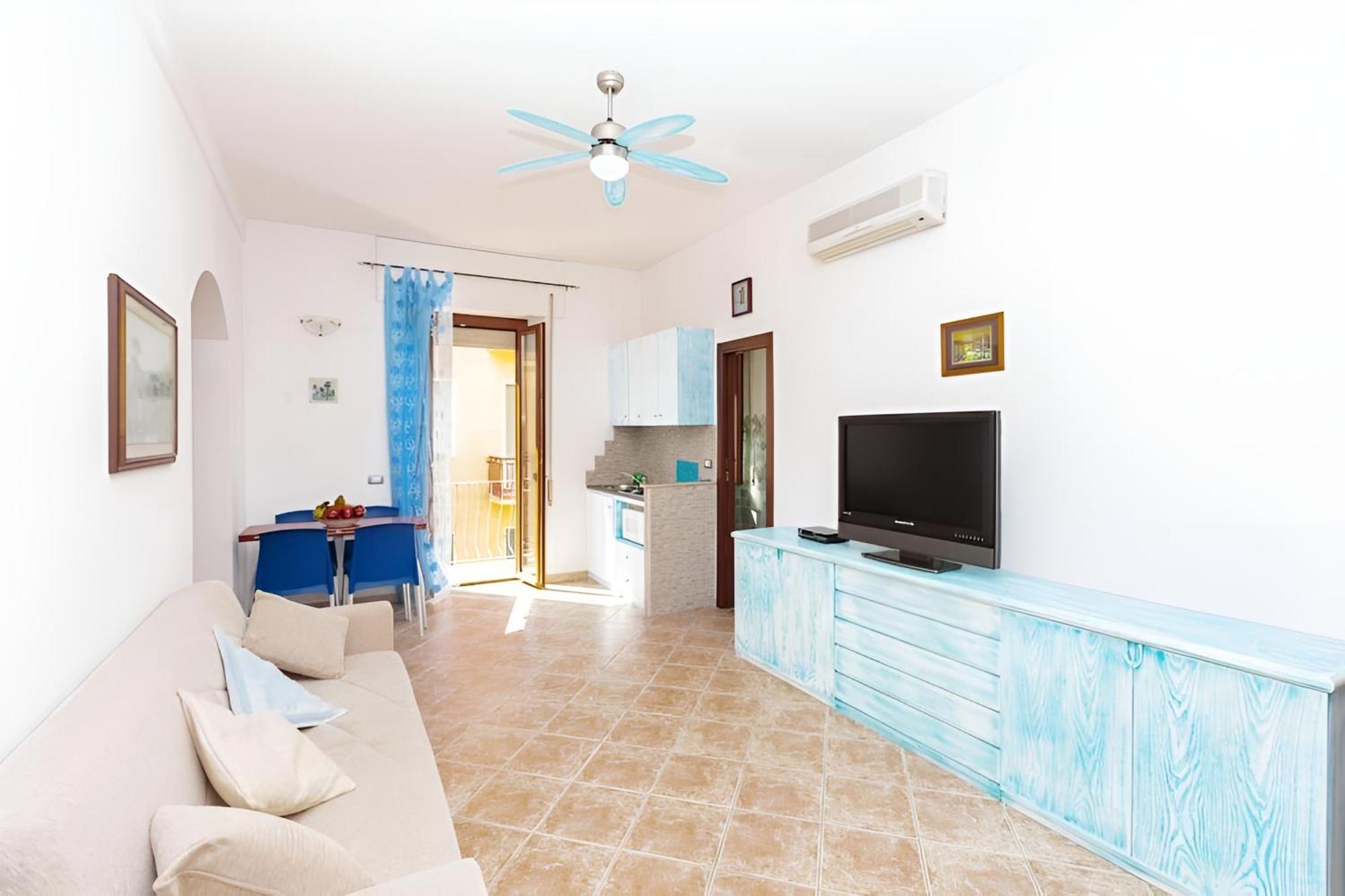 Splendido Appartamento In Pieno Centro Dell'Isola La Maddalena  Luaran gambar