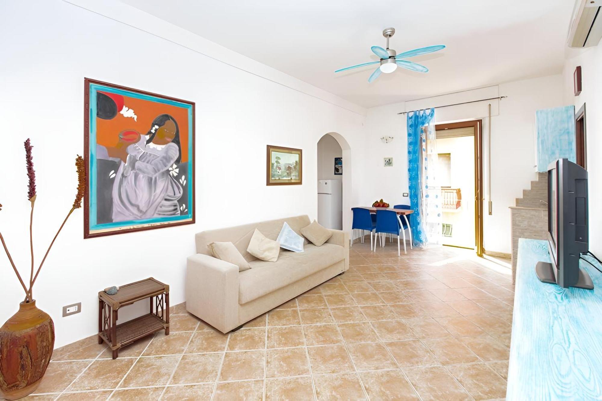 Splendido Appartamento In Pieno Centro Dell'Isola La Maddalena  Luaran gambar